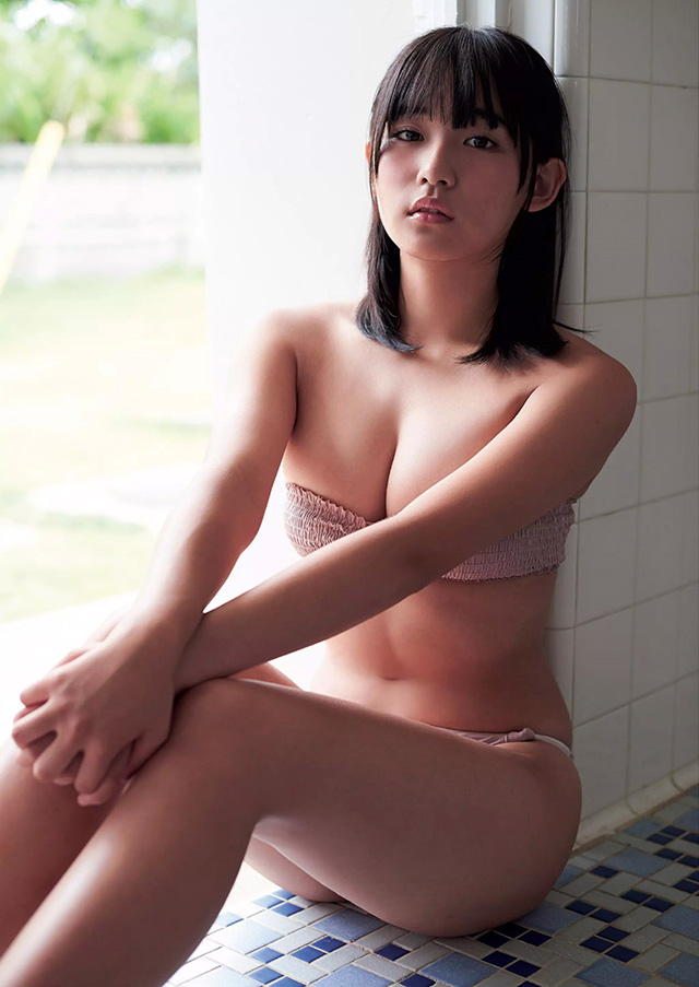 「千年一遇童颜巨乳」浅川梨奈16岁冲绳F奶解放