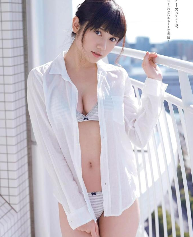 桃月梨子（桃月なしこ）最新写真 复古刺绣内衣包不住巨乳