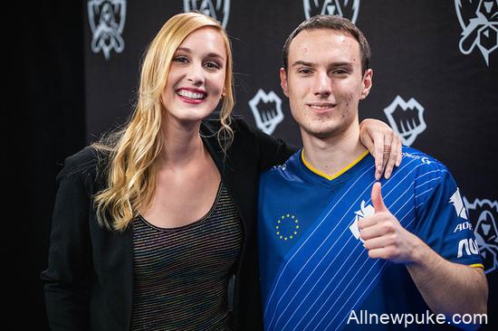 外媒专访美女主持Sjokz：很幸运能进入电竞行业