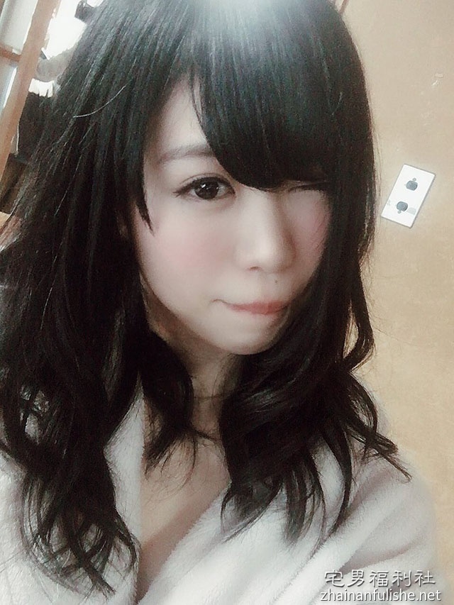 宫村菜菜子（宫村ななこ）正式出道 个人写真集满足美腿控