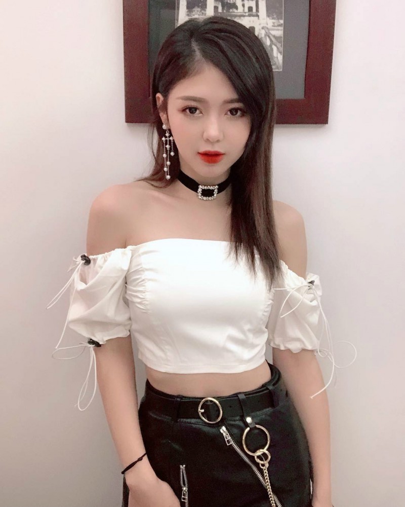 越南女团LIME主唱Liz Kim c&#432;&#417;ng 高颜值越南正妹吸粉30多万