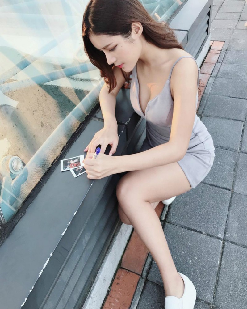 台湾女神正妹Vivi 性感身材凸后翘大长腿吸睛