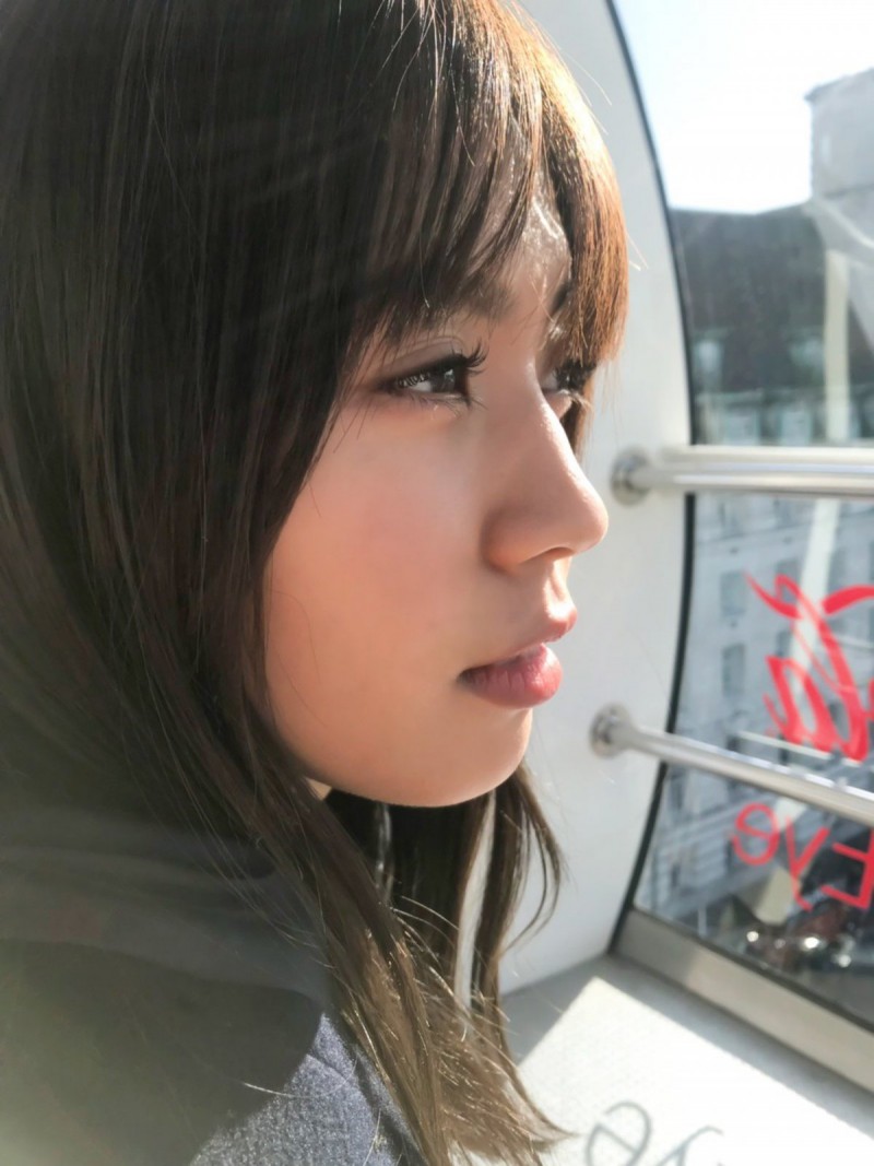 欅坂46成员“小林由依”全新写真感情之构图 三点式泳衣伦敦初体验