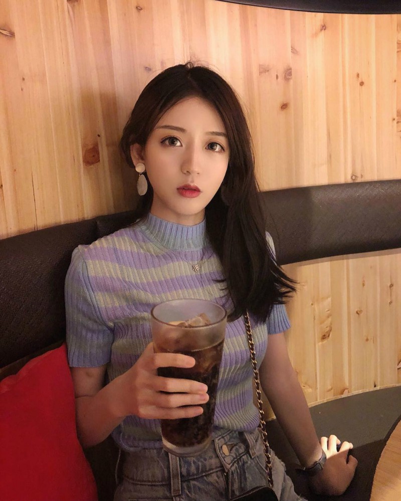 高颜值IG正妹zins 美到令人窒息让人一秒就恋爱