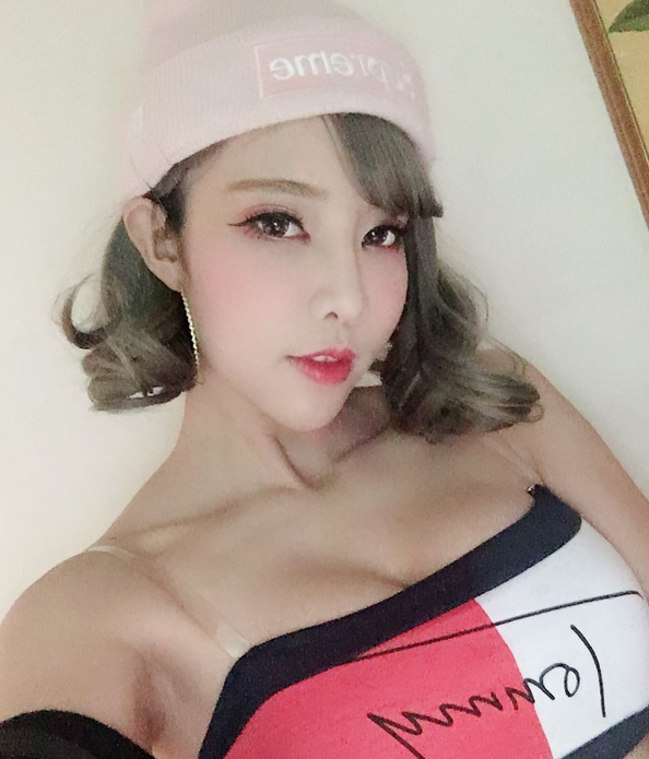 体大学姐Cyndi身材火辣 爆乳美女玩DJ动感十足