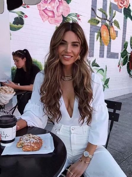 时尚辣模Negin Mirsalehi 性感八字奶吸粉四百多万