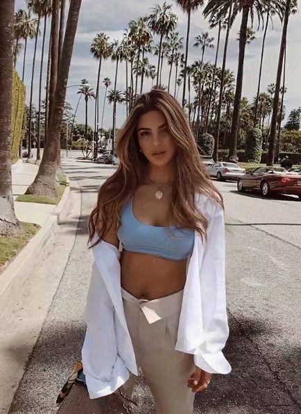 时尚辣模Negin Mirsalehi 性感八字奶吸粉四百多万