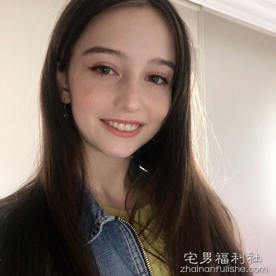 土耳其美女Ilay 不露胸也不露腿绝世美颜吸粉数万