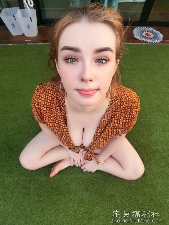 性感模特Jessie Vard 雪白奶球乳香四溢