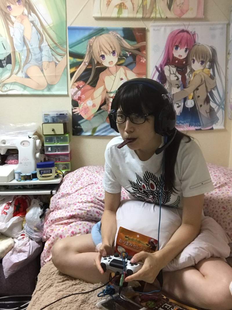 游戏女孩的理想与现实 仓持由香房间可以看到打game女孩“私生活”