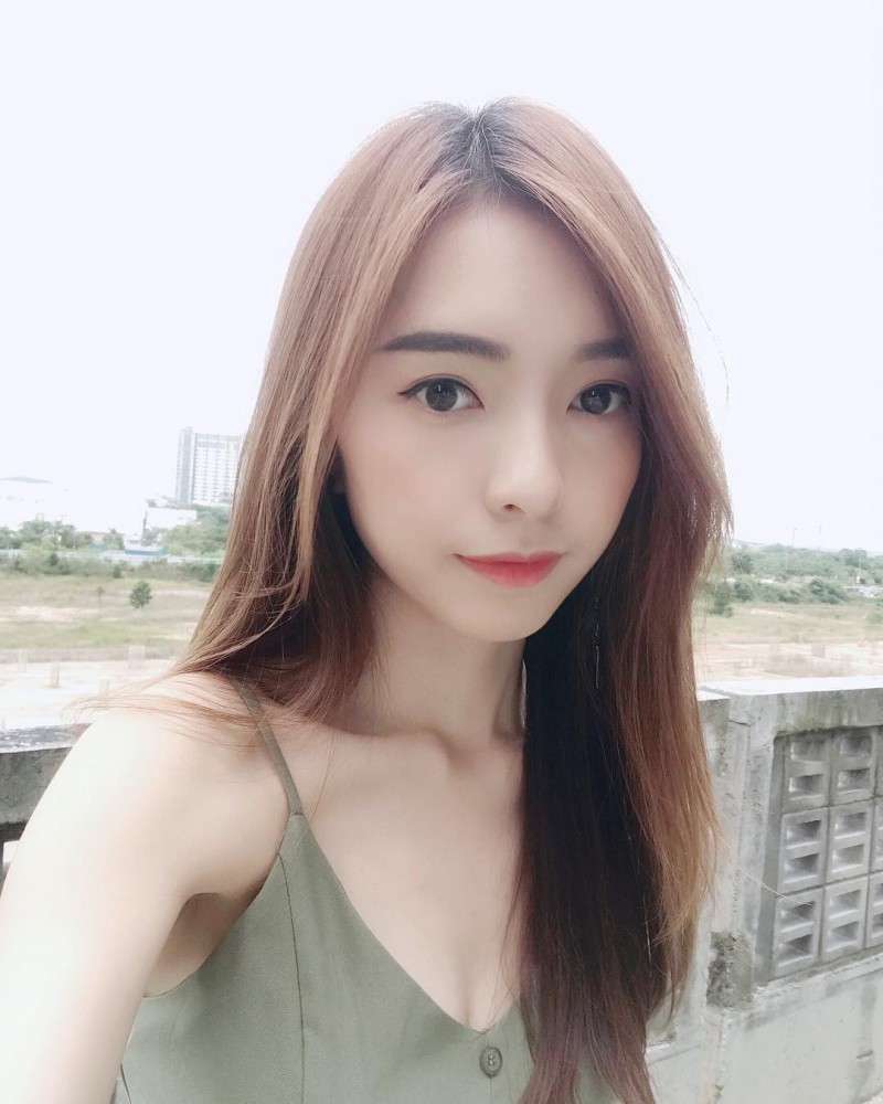 性感辣妹郑意文Stephy 比基尼秀深沟解禁巨乳