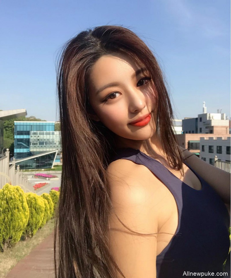 韩国网红模特ulael 身材火辣气质迷人