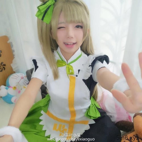 清新系Coser「茶叶小果」 天使脸蛋魔鬼身材萌杀所有人！