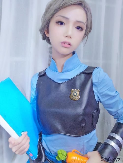 清新系Coser「茶叶小果」 天使脸蛋魔鬼身材萌杀所有人！