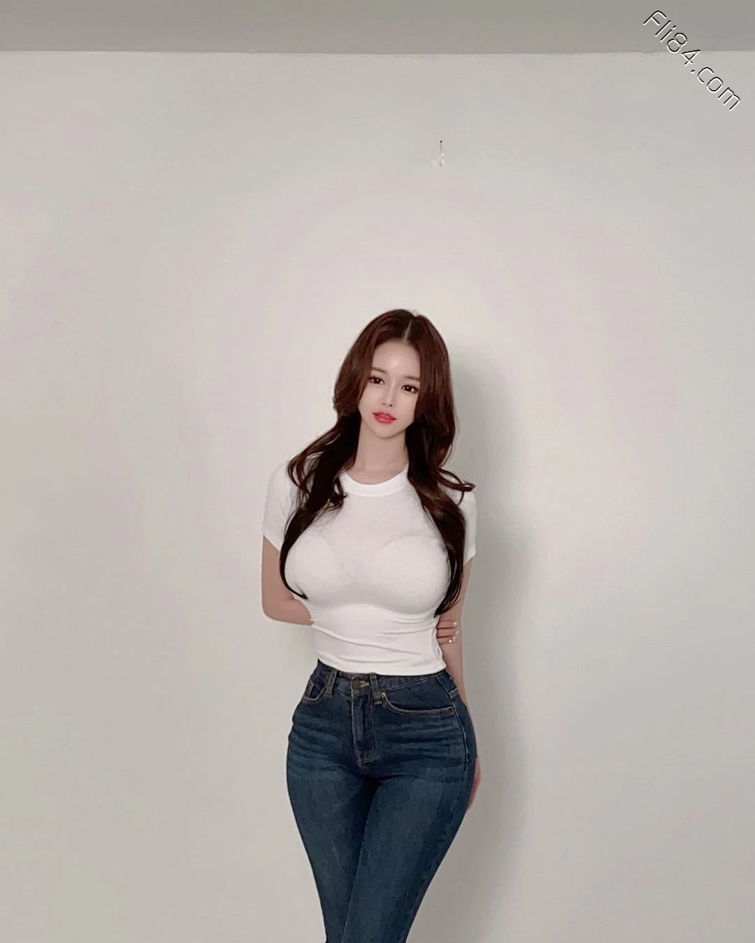 韩国真人芭比美女“mimi”，每天和粉丝分享福利辣照！