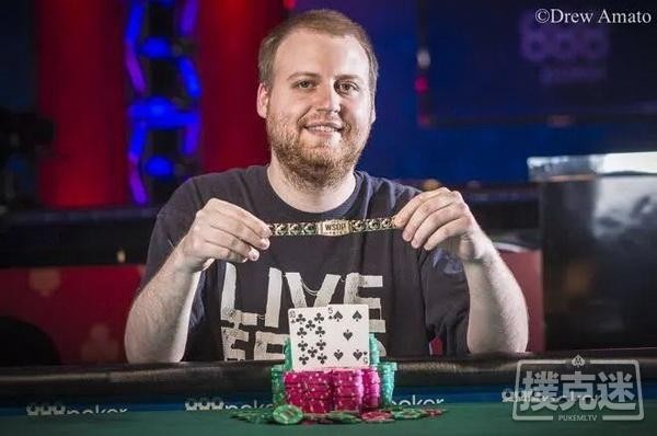 新闻 | WSOP主赛冠军Joe“fanofdapoker”Mc Keehen斩获第三条金手链