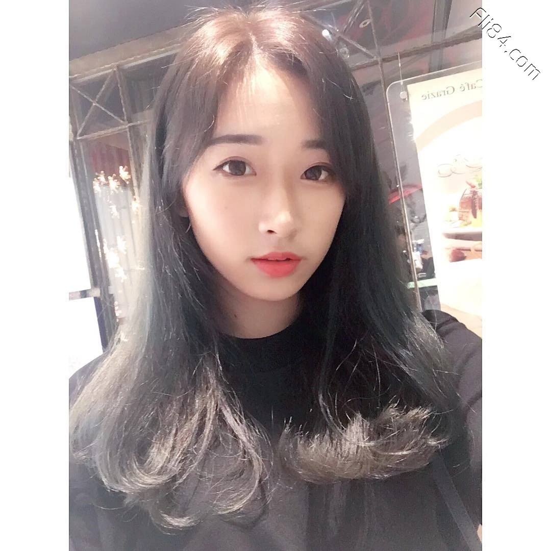 甜妹“田蜜莉”，一个回眸就让人有恋爱的感觉！