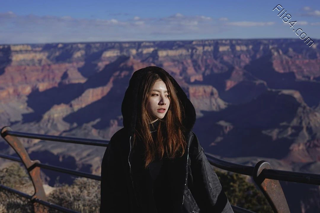 绝美侧脸杀！性感正妹Miya爬山秀“峰景”让人鼻血狂喷！