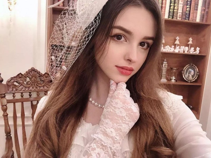 抖音新晋乌兹别克斯坦女神Elina Karimova，超美！