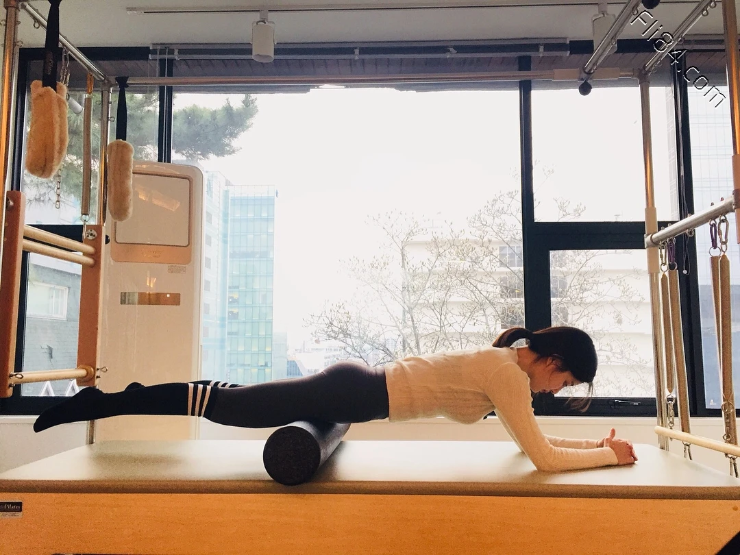 韩国瑜伽老师“申智秀”，随便穿个瑜珈服就能展现优美的身体线条！