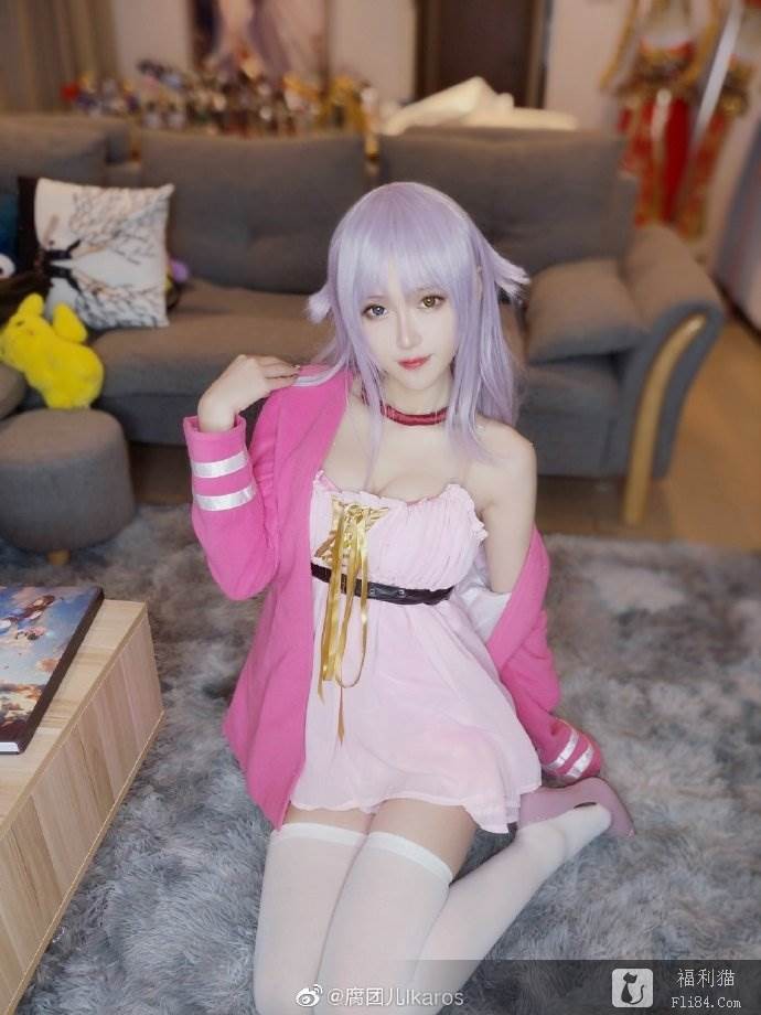 挑战尺度极限！斗鱼女直播腐团儿“故意扯掉衣服” 往前倾“险被ban台”！