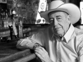 扑克教父Doyle Brunson入驻阿比林体育名人堂