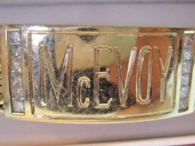蜗牛扑克名人堂成员Tom McEvoy出售个人1983年WSOP主赛事金手链