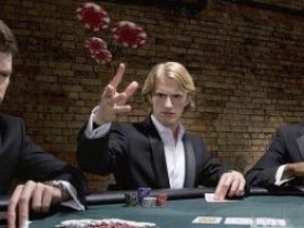 蜗牛德州扑克比赛策略 不同时期懂得松紧有度