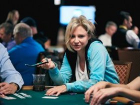 对话扑克传奇人物Jennifer Harman（中）