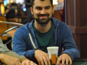 Kyle Cartwright在两个月中三次击中皇家同花顺