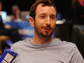 Brian “tsarrast” Rast领跑大师赛总决赛首日