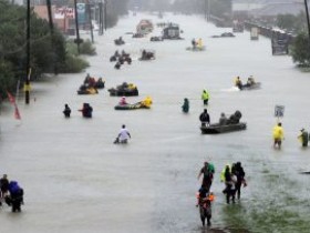 扑克玩家都在帮助飓风哈维的受难群众