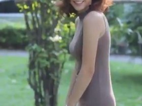 【蜗牛扑克】泰国正妹连身超短裙拍MV 前凸后翘令人受不了