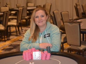 【蜗牛扑克】Laura Moore赢得波托马克扑克公开赛$370买入公开赛冠军