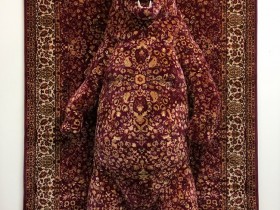 【蜗牛扑克】雕刻家手下的地毯雕塑 视错觉艺术感觉动物从地毯浮现