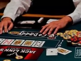 【蜗牛扑克】德州扑克技巧-在对子翻牌面用同花听牌加注的优劣