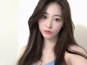 【蜗牛扑克】今日妹子图20200322：韩国知性御姐김유빈 运动时胸型太美让人离不开眼！