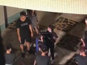 【蜗牛扑克】连打20巴掌事件再升温!1女4男屋内帮人打手X不雅片流出!