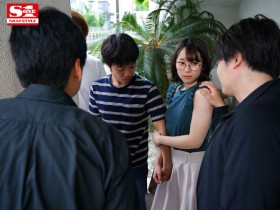 【EV扑克】有异性没人性!眼睁睁看女友被8+9下药群攻…以为无能为力身体却起反应【EV扑克官网】
