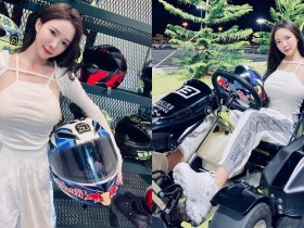 【蜗牛扑克】超火辣的「正妹賽車手」出沒!前凸後翹還有小蠻腰,誰不想跟她PK一場!