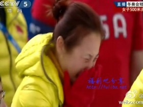 【蜗牛扑克】【冬奥会】三名对手一起摔倒，本届冬奥会中国队的第一枚金牌是捡来的