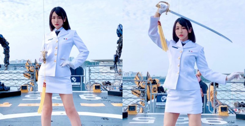 帥氣女海軍「希希CC」舉軍刀慶雙十　性感美腿讓粉絲都起立敬禮