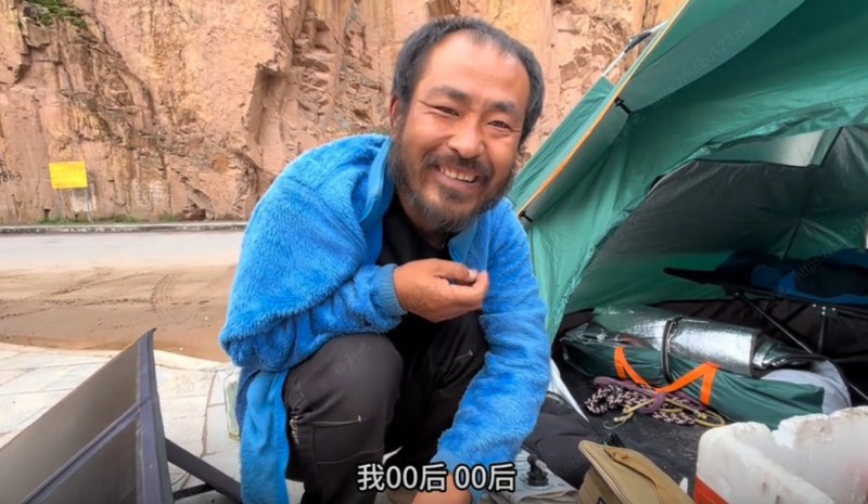 “00后大爷”的徒步旅行经历，为何让年轻人纷纷效仿？