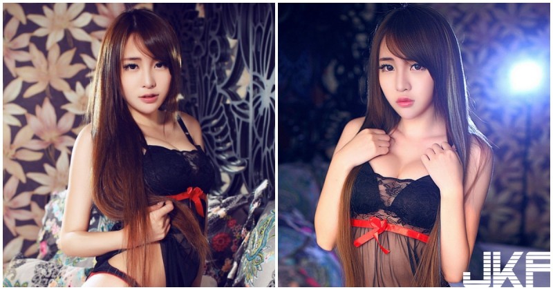 愛玩情趣扮演！正妹用「渾圓美乳」躺床誘惑，若隱若現讓人瘋狂啊！