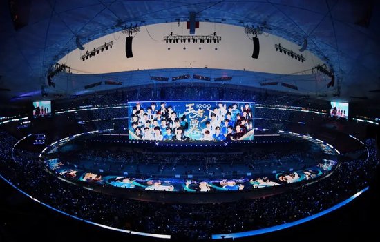 在鸟巢，我见证了一场现场有6.2万观众的电竞决赛