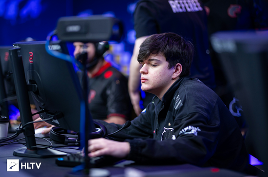 【蜗牛电竞】职业哥评选2025年CS2职业赛场最佳新人,molodoy领衔【EV扑克小游戏官网】