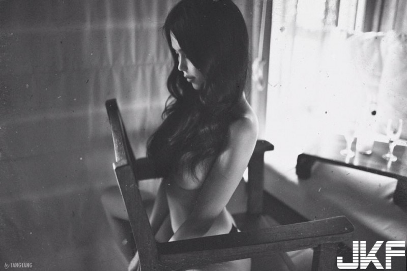 【蜗牛扑克】「越南版Angelababy」超級S曲線，比基尼下的圓乳嫩白的讓人直接血液倒流了！