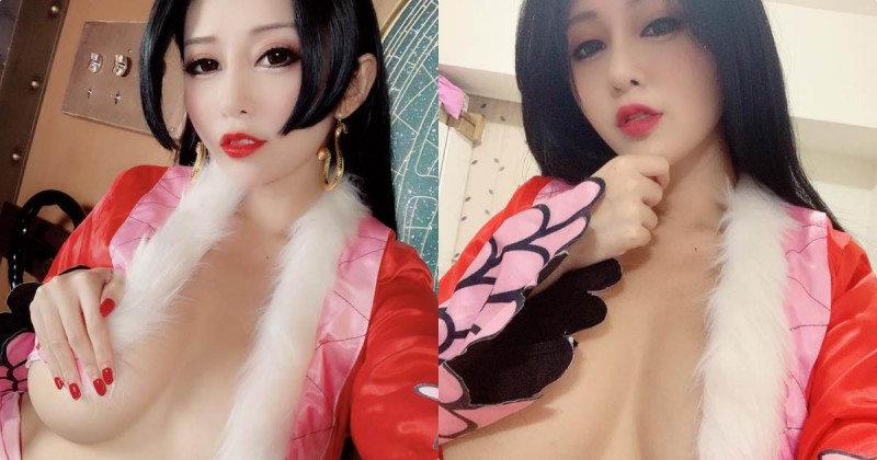 【蜗牛扑克】最火辣32Ｇ巨乳蛇姬「安希」，披紅袍「中路大開」乳波蕩漾！