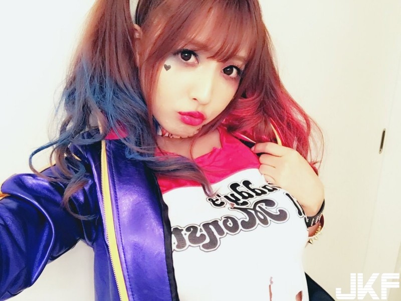 【蜗牛扑克】三上悠亞模扮「小丑女」　網友：最完美Cosplay！