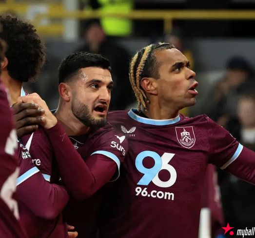 迈博体育 三连平！英超-舍什科双响海文乌龙送礼 曼联2-2伯